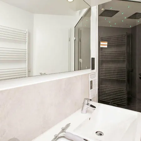 One-bedroom In 3 Apartment *