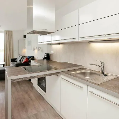Apartment 6 Person In